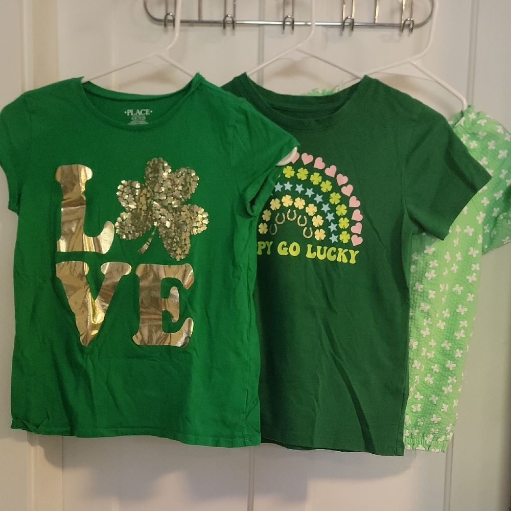 Place Green Short Sleeve Tees with Gold and Yellow Accents Sz 10